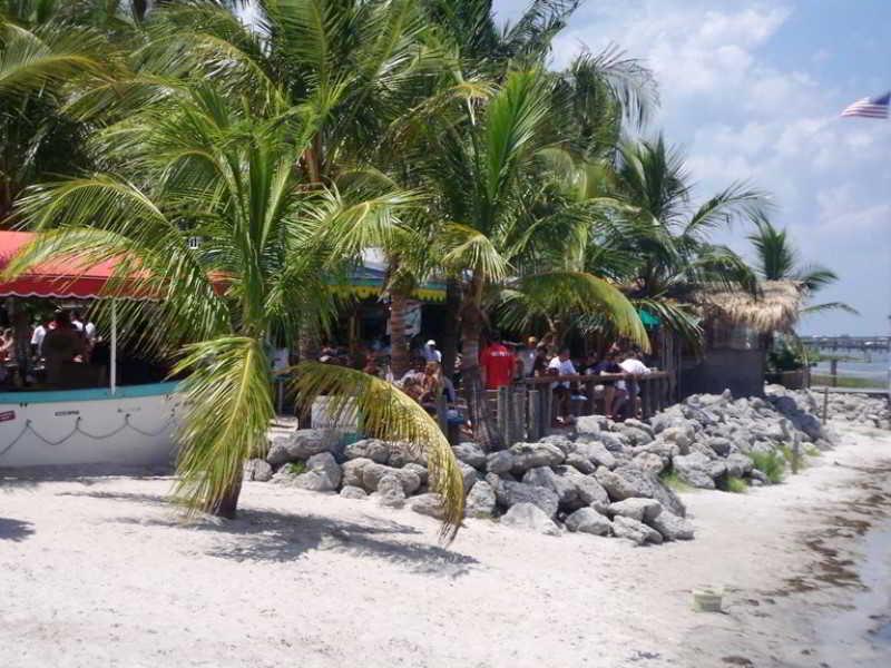 Capt Hirams Resort Sebastian Esterno foto