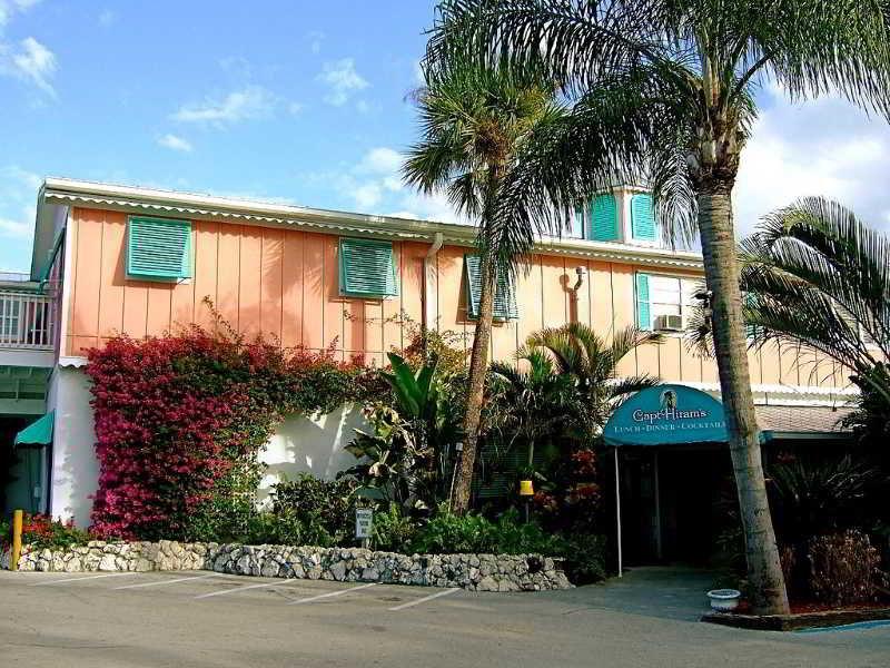 Capt Hirams Resort Sebastian Esterno foto